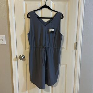 Eddie Bauer women’s dress size L
Lightweight 4-way active stretch fabric